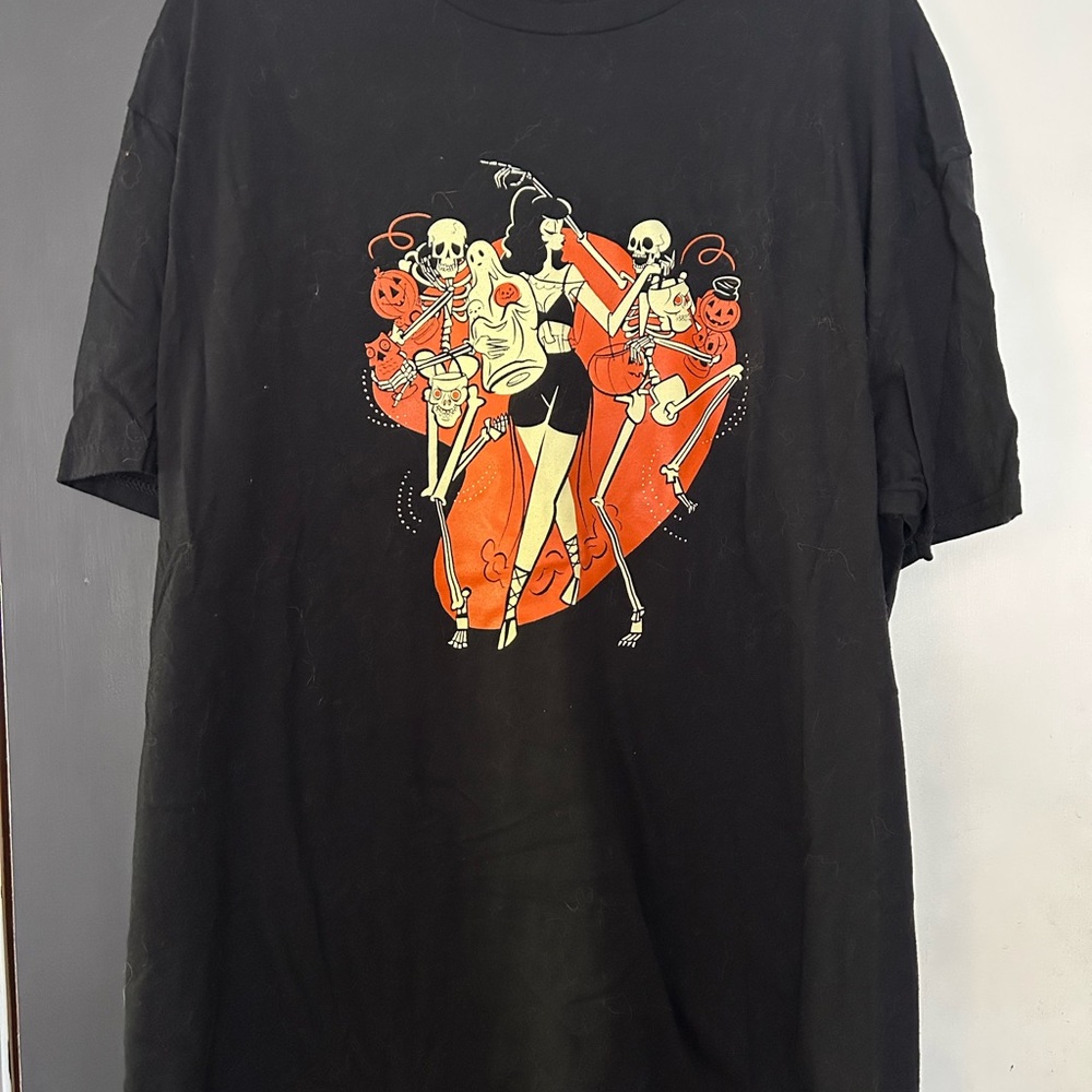 Halloween Retro Vintage Pinup Skeleton Blow Mold Graphic T-Shirt Unisex 2x - Picture 2 of 3